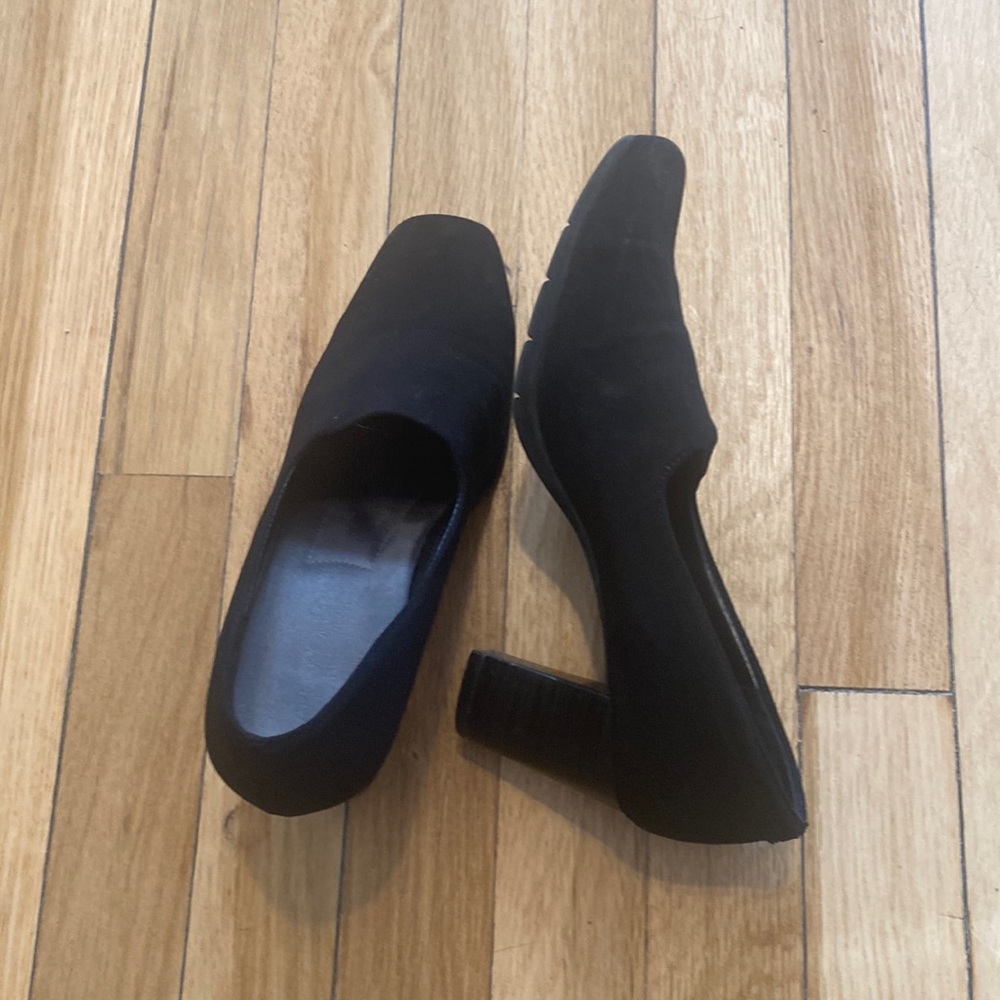 Aerosol black pumps